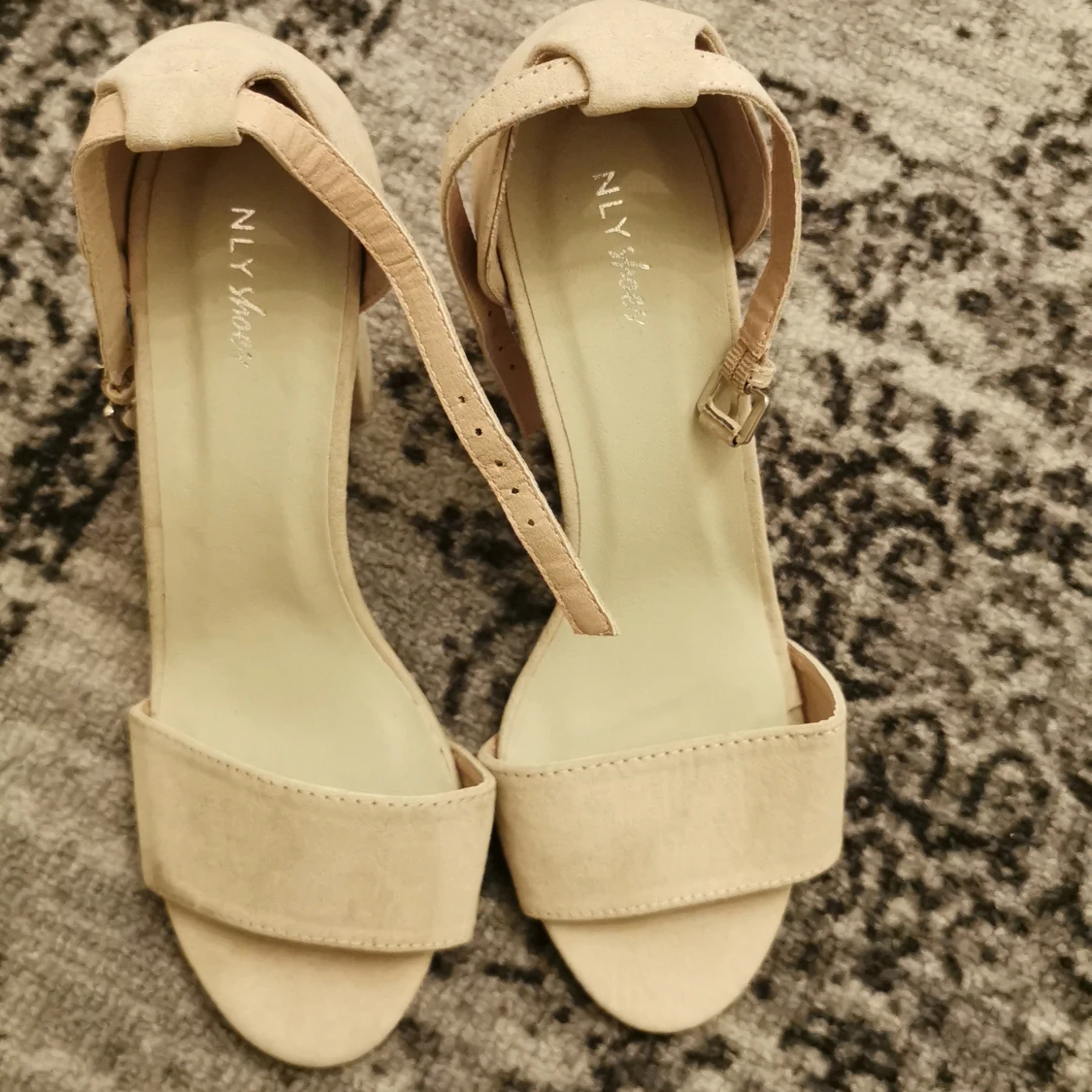 Klackskor storlek 37 