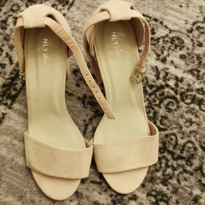 Klackskor storlek 37  - Aldrig användna klackskor från Nelly 