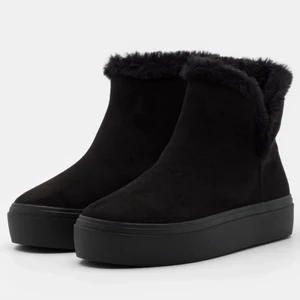 NLY BY NLY - Ett par vinterskor från Nelly, inget större slitage på de. Storlek 37, säljer för 300kr + frakt 66kr. BUDA!!