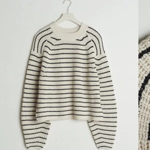 Randig tröja - Nyligen köpt på Gina Tricot för 399kr. Superfint skick! Den är i xs men passar nog xs/s/m då den är väldigt stor i storleken. Kontakta mig vid frågor💞 Köparen står för frakt(jag vet ej vad den kommer kosta men antagligen runt 70)