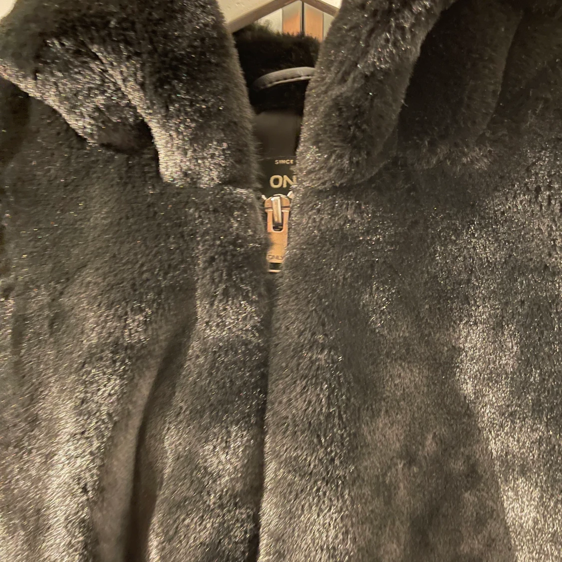 Pälsjacka med luva - 90