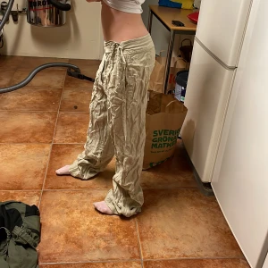 Byxor - Fina lösa och luftiga byxor 