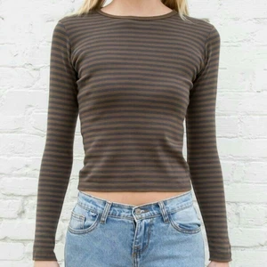 Randig tröja  - Randig tröja från brandy melville💓 sparsamt använd, köparen står för frakten💓