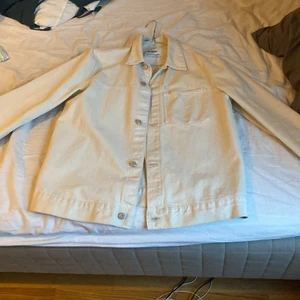 Weekday vårjacka - Väldigt Bra skicka använd två gånger, nypris 600kr