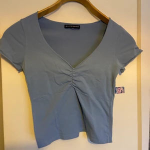 Brandy Melville topp - Ljusblå brandy Melville topp som sitter tight. Knappt använd. One size så skulle säga att den är xs-s