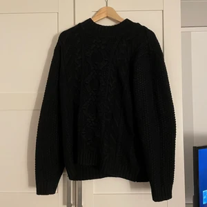 Stickad tröja - Säljer denna stickade tröja i stl L, 100 kr, frakt tillkommer!❤️