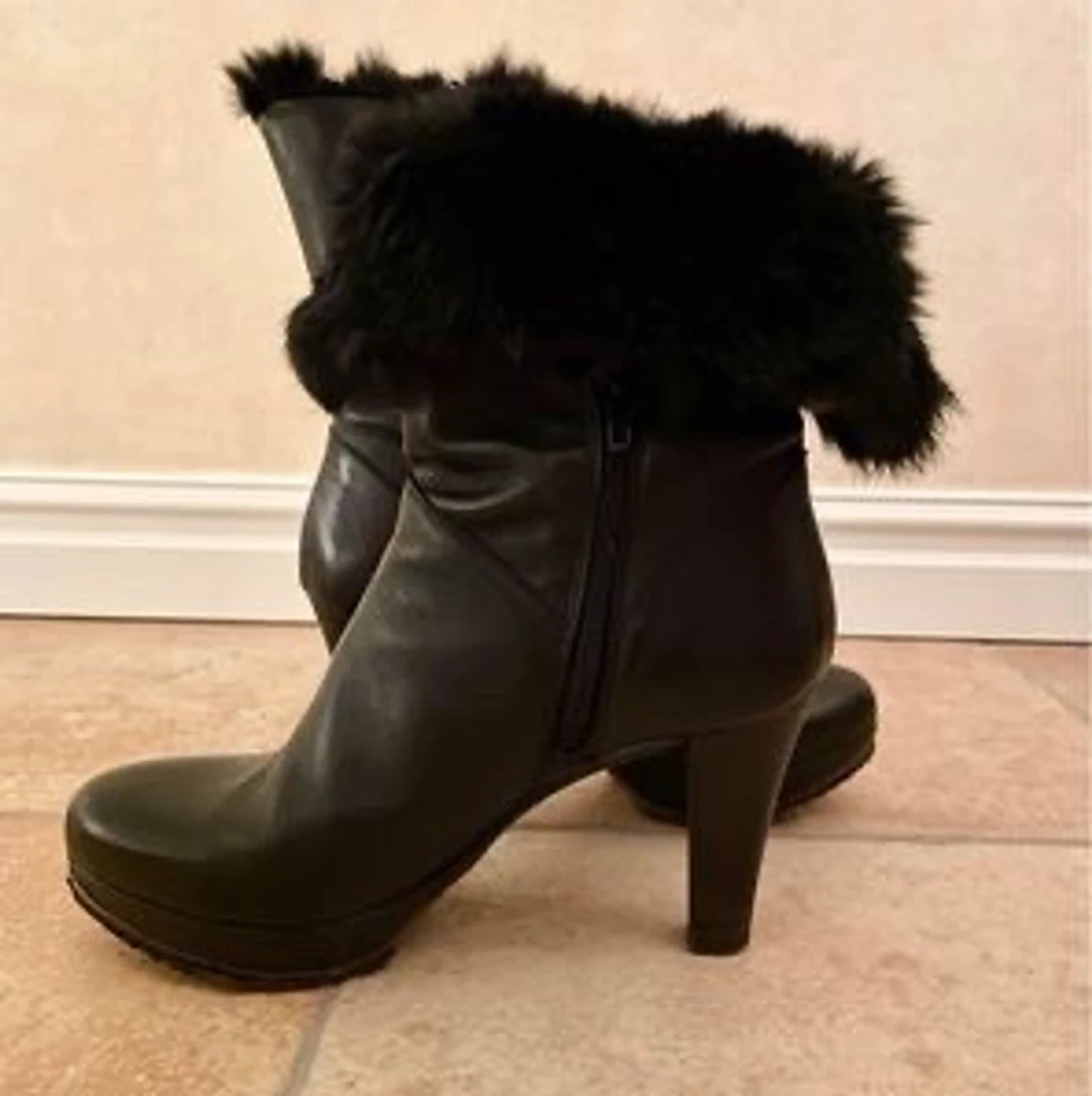 Designer stövletter i skinn med päls - 90