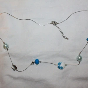 Halsband - Halsband med blåa detaljer. Så coolt! Kontakta mig för fler bilder och mer info. Kolla in mina andra annonser💙