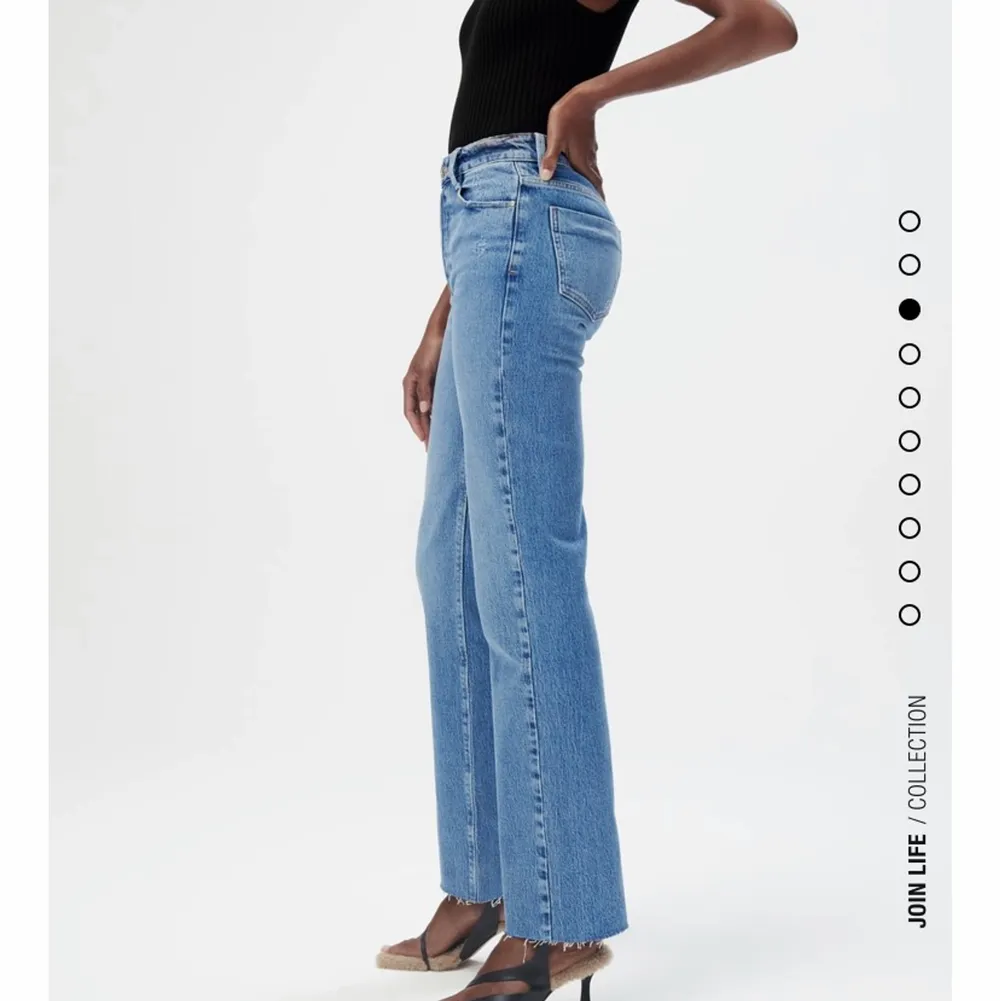 Zara jeans, storlek 38. Passar mig som har S eller 36 annars💘 . Jeans & Byxor.