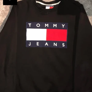 Billiga tröjor - Bra skick, knappt använda.                                             Tommy Jeans pris: 300kr    S passar M                              Nike pris: 150kr                   L passar M