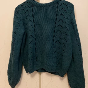 Blå/grön tröja  - Stickad tröja från Lindex. 