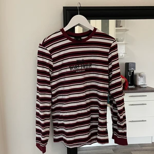 Randig långärmad  - Randig långärmad köpt second hand i fint skick. frakt tillkommer💕