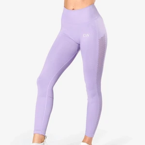 ICIW träningstights - Säljer nu mina super sköna ICIW träningstights som knappt är använda, köpte dom från en annan här på Plick som nästan aldrig använt dom💗 Dom sitter super snyggt, men säljer dom pga ingen användning. 💗Strl s men passar M (inkl frakt)