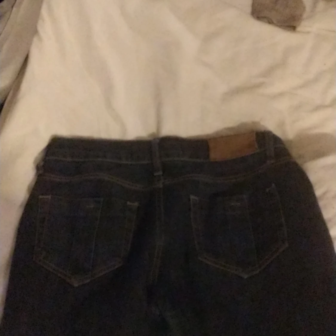 Ett par low waisted jeans storlek s - 91