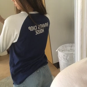 Majestic Athletic tröja  - Fin Majestic Athletic tröja med tryck på ryggen och vid bröstet. Skriv om ni vill ha fler bilder på den:) Kan mötas upp eller frakta.