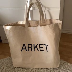 Väska - Säljer min väska från ARKET💕💕💕