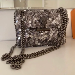 Kurt geiger väska - Säljer min älskade väska från Kurt Geiger💕💕💓💓 publicerar igen då köpare drog sig ur 💕!