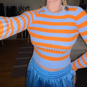 Randig Zara tröja - Läggar ut igen pga oseriös köpare. Jättefin tröja från Zara i storlek S, säljs pga använd för lite!