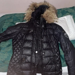 xs 1500 - Säljer jackan för att den är liten till mig och jag har haft den i 1 år då jag vill köpa en ny 