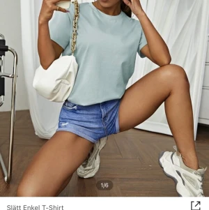 2 T-shirt  - Storlek M, ej använda. Säljer båda för 100+frakt eller 60kr/ tröja +frakt