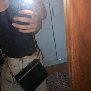 Carin Wester väska - En liten Carin Wester axelväska. Köpte den cirka 1 år sen har använt få gånger. Skriv vid intresse!