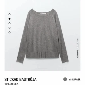Zara tröja  - Säljer den klassiska gråa tröjan från zara🤍 har inte haft så mycket användning för den så därför jag säljer! Fortfarande ett bra skick på den så inga hål eller sånt🤍köpte för 169kr och säljer för 80kr🤍