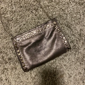 Zara väska - Silvrig väska från zara. Slutsåld. I jättefint skick