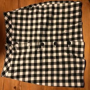 Kjol - Söt kort kjol, aldrig använd