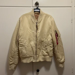 Alpha industries bomberjacka XL - Killjacka i storlek XL använd men i gott skick 