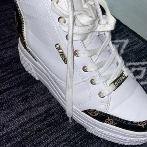 Guess skor - Helt nya guess skor, storlek 39. 