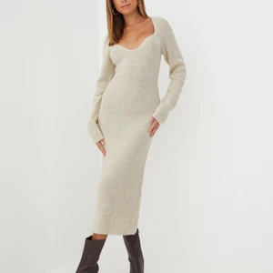 Stickad klänning  - Stickad klänning från Nelly. Aldrig använd, tags sitter kvar. Storlek S. Superfin men passar inte min smak och för sent att returnera. 