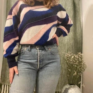 Stickad other stories tröja - Varm tröja från other stories med pärldetaljer 32% alpacka 