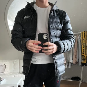 Svart vinterjacka The North Face - Svart vinterjacka från The North Face storlek M. mörkgrön på insidan