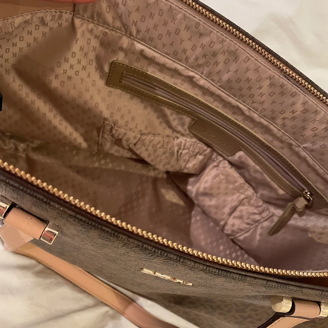 Handväska DKNY skinn - 90