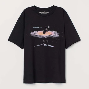 Ariana Grande t-shirt  - från h&m, bra skick💓