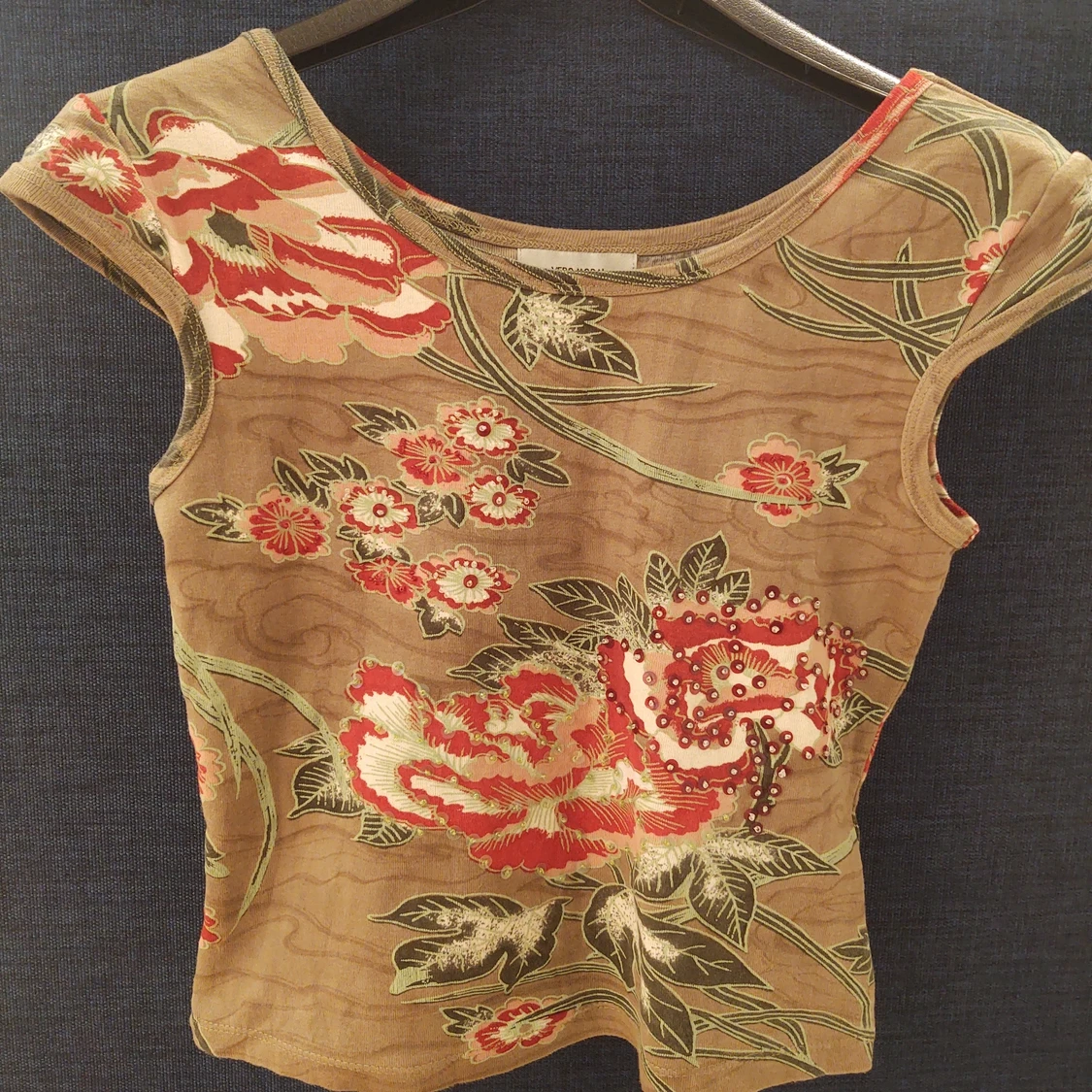 T-shirt med ros detaljer - 90