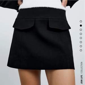 Oanvänd trendig kjol från Zara i storlek L, prislapp kvar! Beställde i flera storlekar och inte hunnit skicka tillbaka. Så fin men tyvärr lite för stor för mig💕