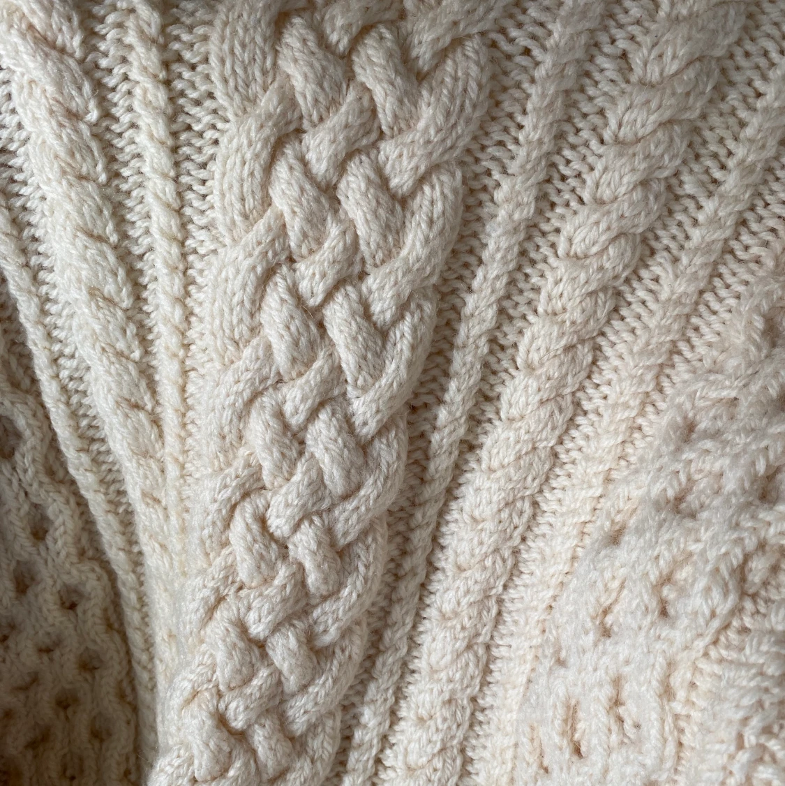 Stickad tröja i isländskt ull - 91