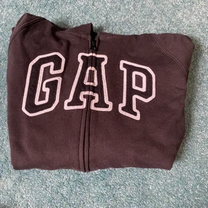 Gap tröja  - Svart gap tröja som är lite urtvättad. Strl S men liten i storlek så säger xxs-xs