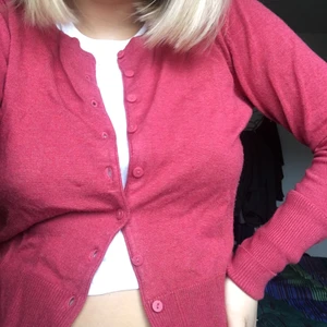 Snygg rosa kofta!  - rosa kofta i mjukt material som är super skön! I storlek S, priset går att diskutera! 