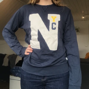 Collegetröja  - Collegetröja från H&M i strl 170 men passar självfallet alla som är strl M oxå  Den är din för 59kr + frakten  #tröja 