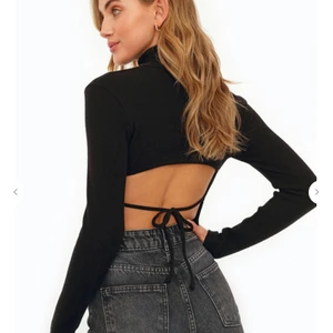 Party topp - Perfekt skick. Använd 1 gång. Nypris 300kr. Från chiquelle. Storlek XS