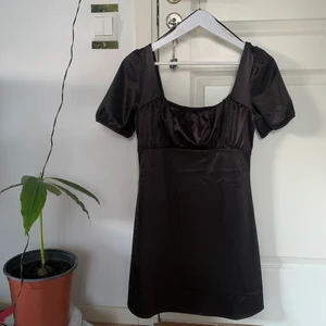 Klänning - Söt klänning köpt på hm, endast använd en gång så i mycket bra skick😇