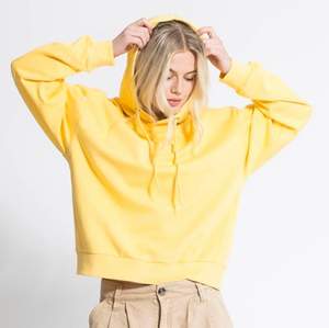 Säljer min dunder snygga gula hoodie från Lager 157. Super fint skick och aldrig använd, så helt ny! OBS Ej nopprig!! Skriv för mer info! Högsta bud uppdateras här: 39+frakt OBS budet ökar med 10kr vid varje ökning!