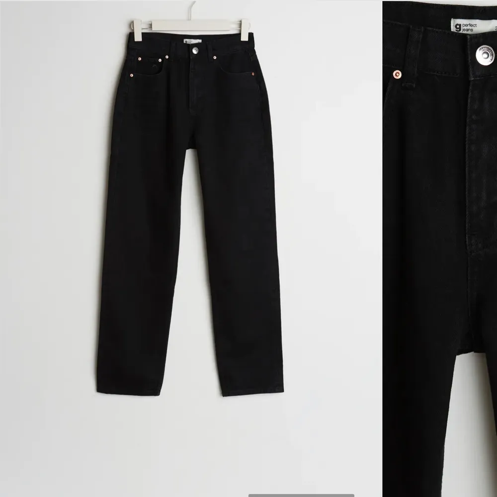 Svarta jeans strl S, eget gjort hål på knät. 100+frakt . Jeans & Byxor.