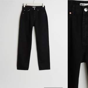Svarta jeans strl S, eget gjort hål på knät. 100+frakt 