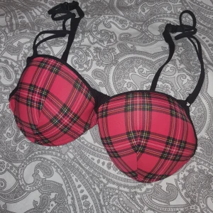 Sexig bh - Sparsamt använd, strl 75B