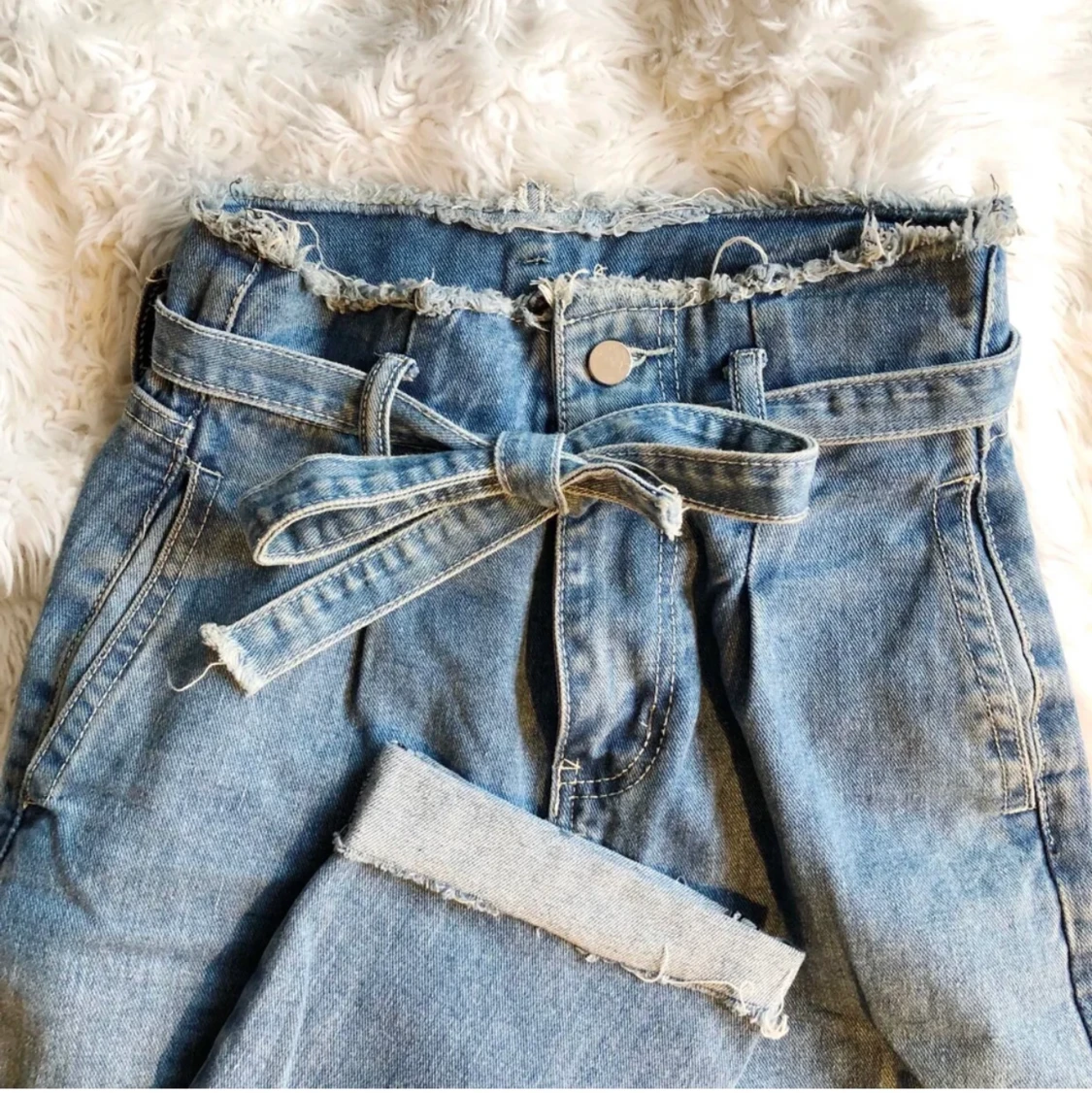 Momjeans med hög midja och knyte  - 90