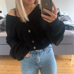 Stickad kofta st S - Säljer dennna snygga stickade kofta i st S. Säljer för 150kr + frakt. 💞