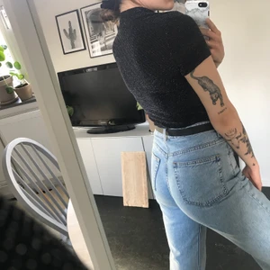 Glittrig topp - Glittrig topp i fint skick